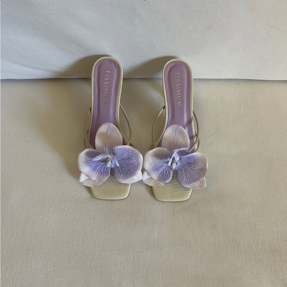 Elegant Purple and Cream Heels with Floral Accents